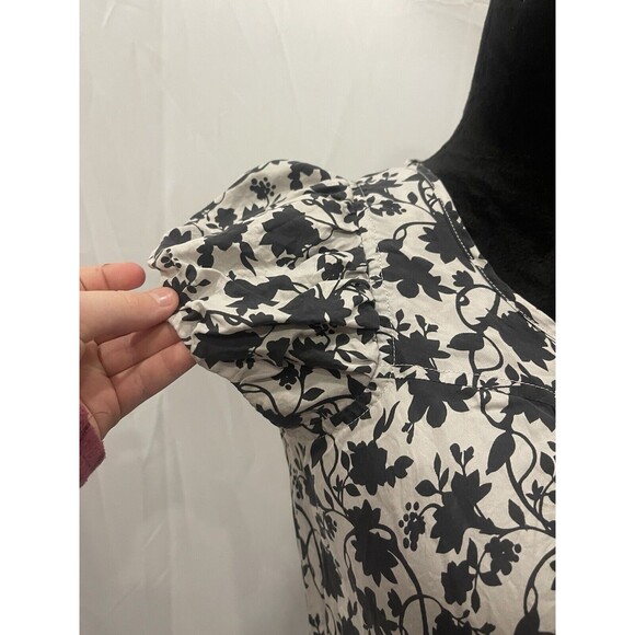 Banana Republic Blouse Top Black White Floral Print Silk V-Neck Size XS - Picture 4 of 7